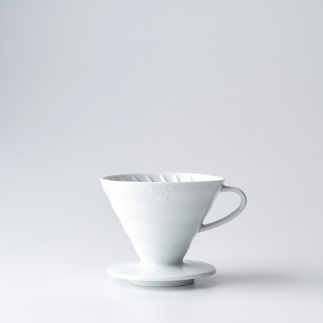 Hario dripper V60-02 keramický - bílý (VDCR-02-W)