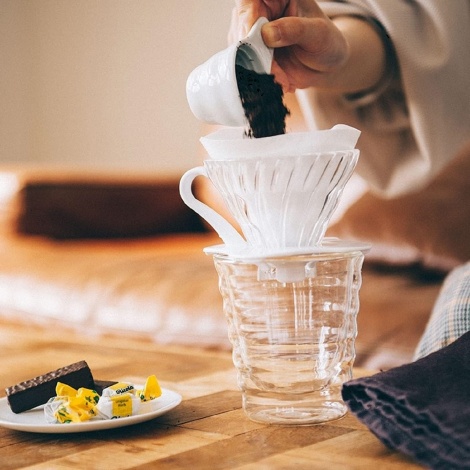 Hario skleněný Dripper V60-01- bílý (VDGR-01-W)