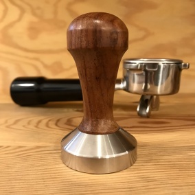 Tamper 51mm flat ořech 2
