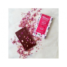 Chocolate Mixed chocolate, Tanzania Strawberries, coconut, rose 58,5% 2