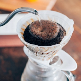 Hario Dripper V60-02 skleněný - bílý (VDGR-02W) 2