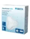 Brita AquaGusto 250 je univerzální vodní filtr pro kávovary s nádržkou, který zlepšuje chuť kávy, snižuje vodní kámen a chrání zařízení. Snadná instalace bez montáže, kapacita až 250 litrů nebo 6 měsíců používání.